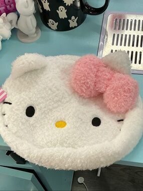 Hello Kitty White Plush Face Pouch with Pink Bow